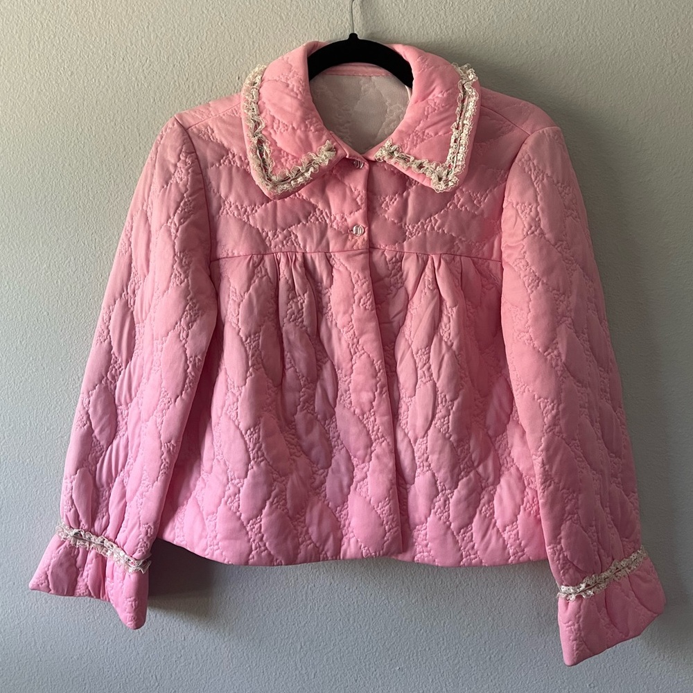 Vintage puffer top with lace and floral details
